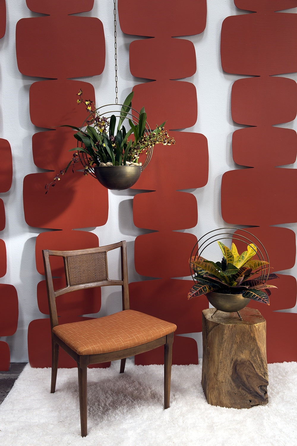 SATURN HANGUER 15.75" x 10" x 17.75"